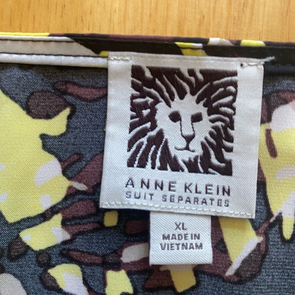 Women’s Anne Klein black/brown/yellow XL sleeveless top with a few pleats byneck - Picture 3 of 5